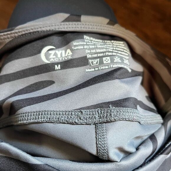 Zyia Shorts   - Picture 2 of 3